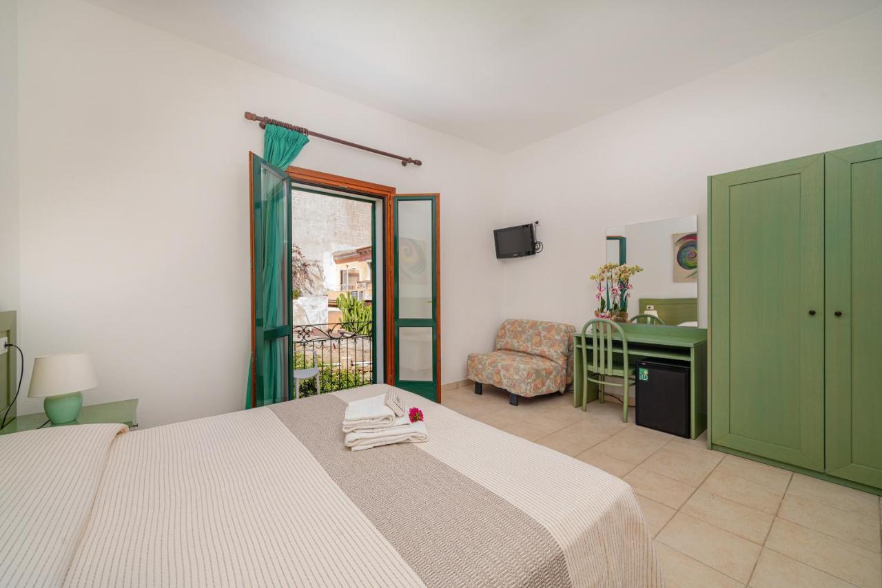 Hotel Marinaro Santa Teresa Gallura Kültér fotó